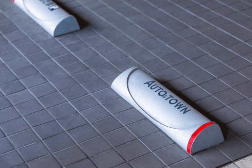 オートタウン高辻店さま 駐車場車止めサイン