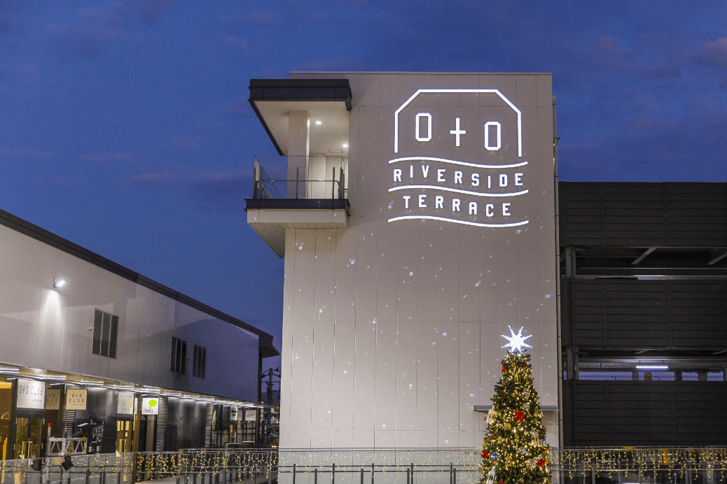 オトリバーサイドテラスさま 壁面ロゴ