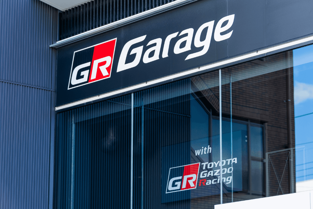 GR Garageさま 壁面ロゴ
